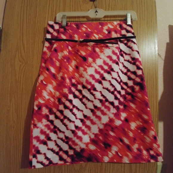 Beautiful print skirt - Picture 2 of 4